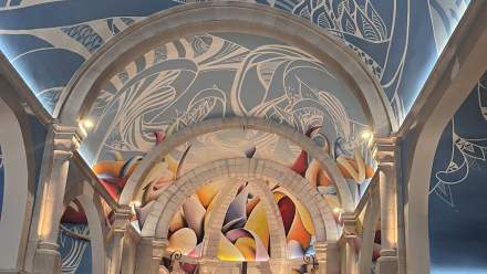Fresque murale de l’artiste Amaury Dubois à l’intérieur de l’église Sainte-Madeleine de Châtelaillon-Plage