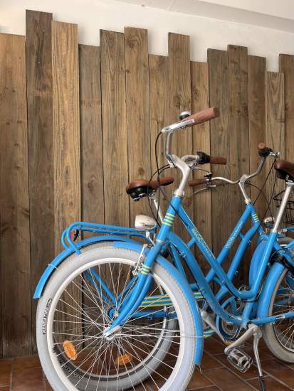 Vélos en location à disposition des clients de l’hôtel à Châtelaillon-Plage