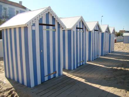 Cabines de plage colorées sur la plage de Châtelaillon-Plage